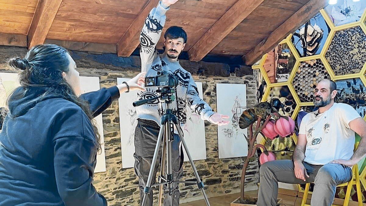 Dos jóvenes buscan romper mitos con un documental de Negueira de Muñiz