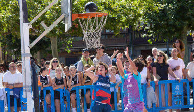 Circuito 3x3 CaixaBank de baloncesto en la Plaza del Castillo de Pamplona. IÑIGO ALZUGARAY