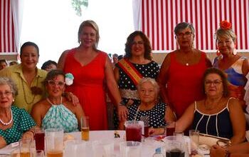 La Comida de la Mujer de la Feria Real, muy participativa y alegre