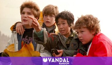 Josh Brolin (57) no se corta y confirma que 'Los Goonies 2' está en desarrollo pese a los rumores: 'Hemos tenido 5 guiones' - Vandal