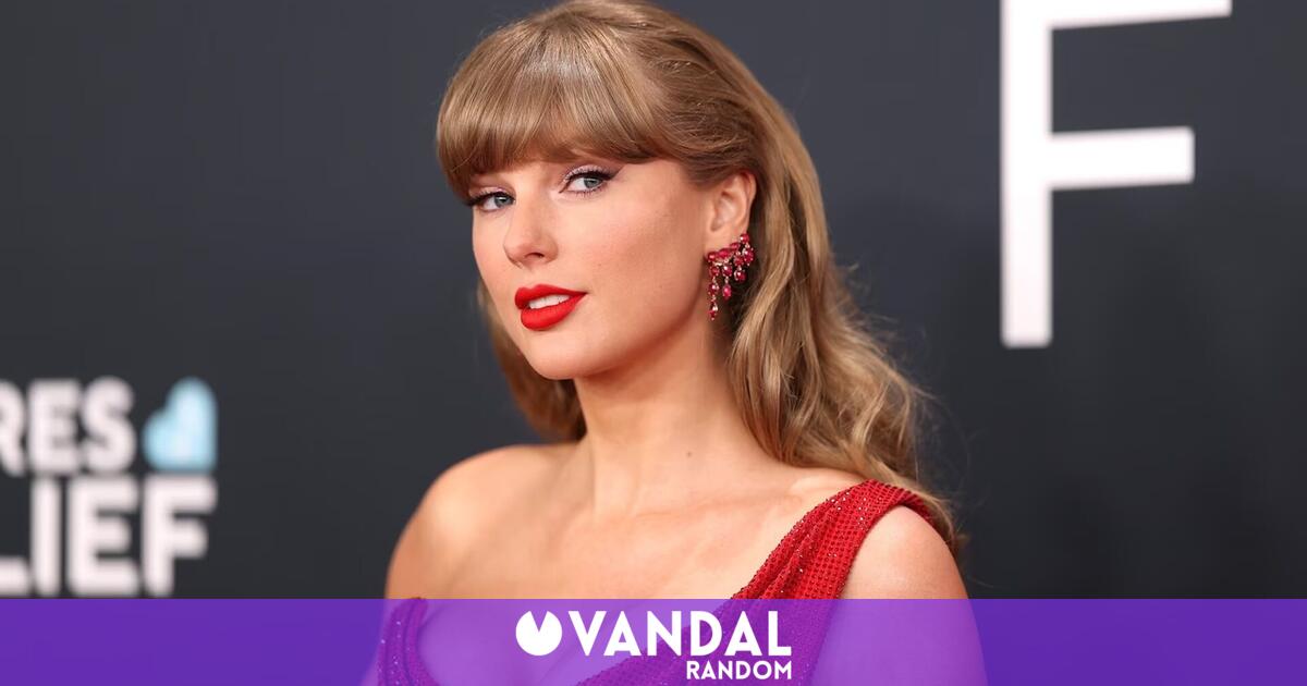 La IA de Elon Musk está descontrolada: ahora genera vídeos de famosas desnudas y Taylor Swift ya ha sido atacada - Vandal