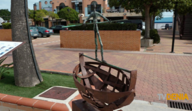 Los suenos rotos en Calpe: escultura sensibilizadora sobre la emigracion en el Mediterráneo | Ávilared