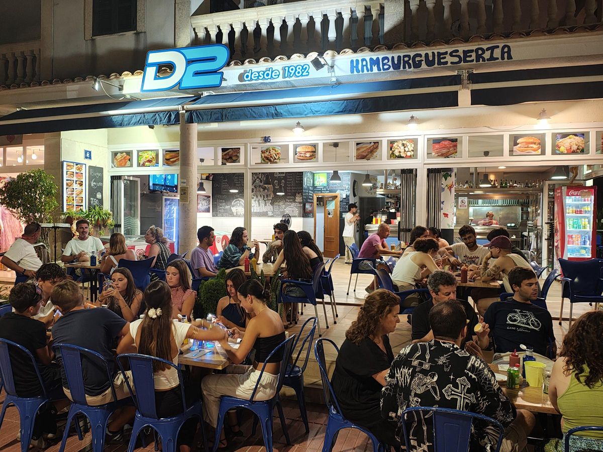 La Hamburguesería D2 es un refugio de mallorquines en una zona tan turística como es la Colònia de Sant Jordi.