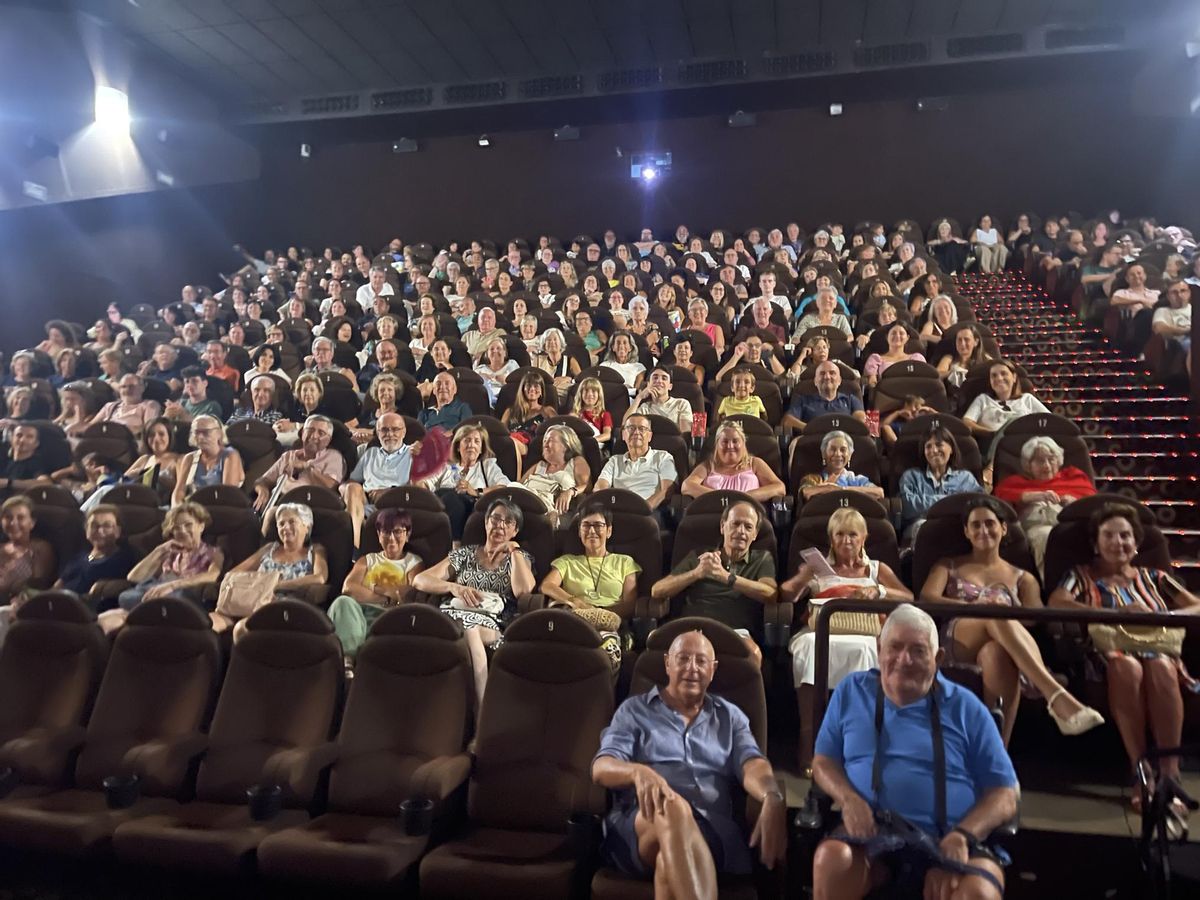 La proyección en Santa Pola del documental sobre La Festa