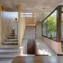 OF. Brutal Honesty Mountain House / OF. Studio - Fotografía interior, Escaleras, Madera, Concreto