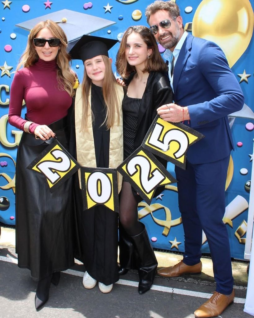 Hace unos días, celebraron en familia (incluido Gabriel Soto) la graduación de primaria de Miranda.