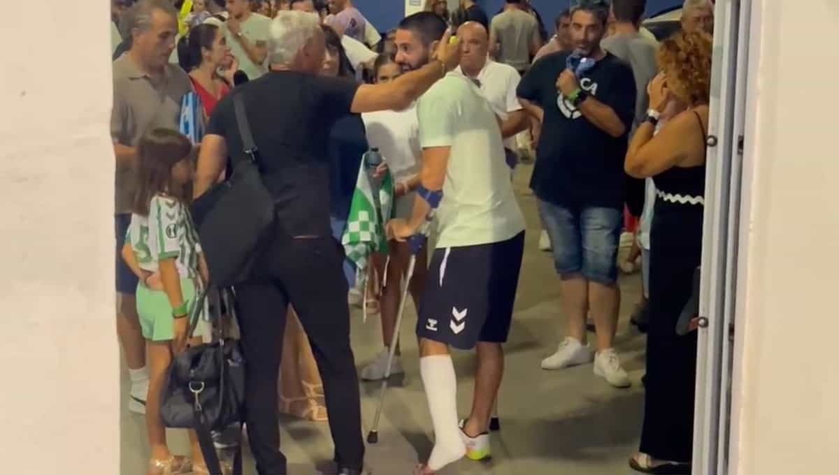 Alarmante imagen de Isco al salir del estadio y preocupación en el Betis