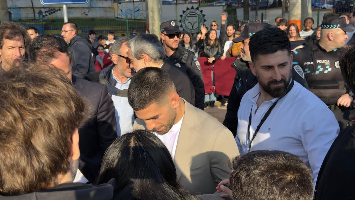 Toledo se vuelca con Ilia Topuria ‘La Leyenda’: los jóvenes arropan al campeón del mundo de peso pluma de la UFC | Más deportes