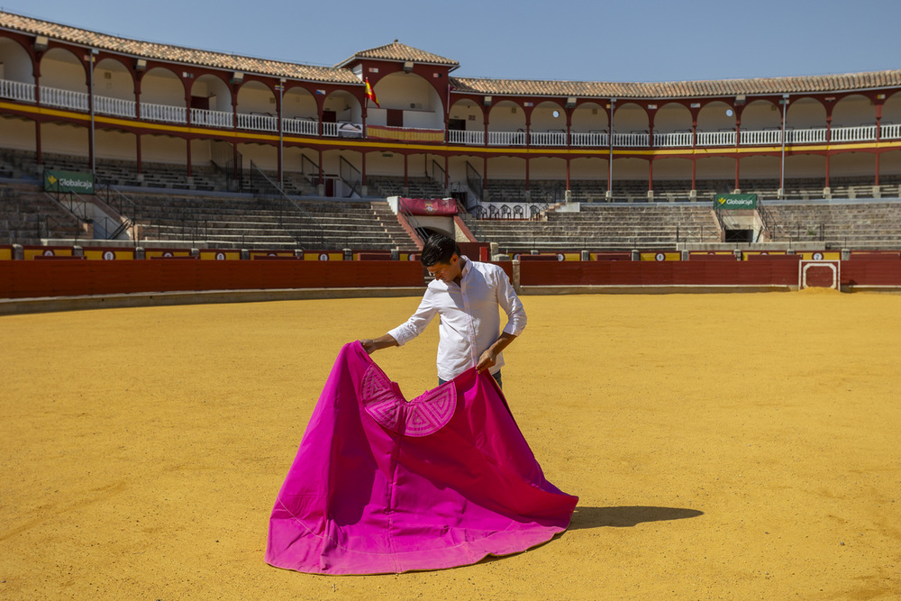 Carlos Aranda atiende a La Tribuna en la plaza de toros de Ciudad Real en las vísperas de la corrida