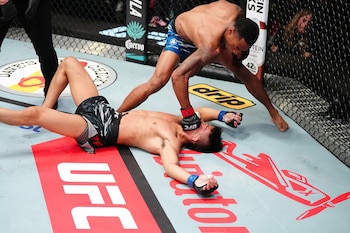 El peleador japonés permaneció casi