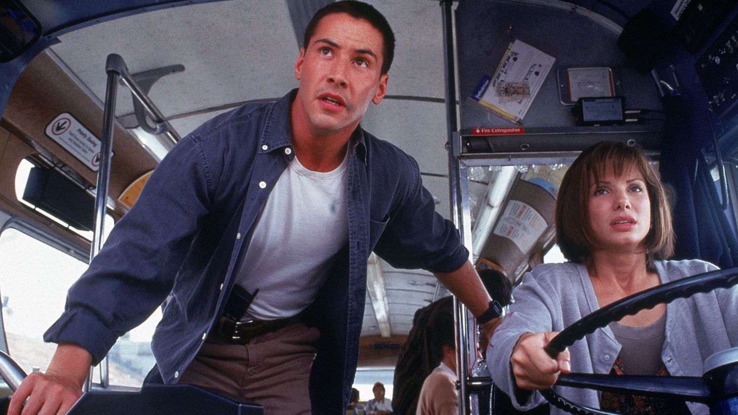En 'Speed' iban a tanta velocidad que se olvidaron de pedirle al cámara que no saliera en la película - Noticias de cine