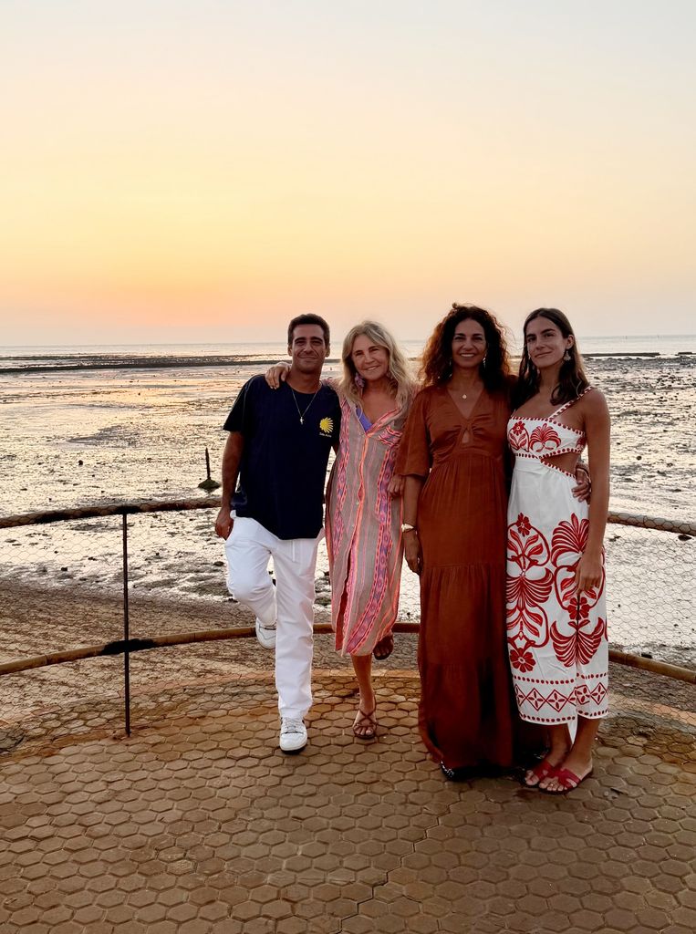 Teresa de la Cierva comparte imagen con Mariló Montero, Alberto Herrera y su novia, Blanca Llandres