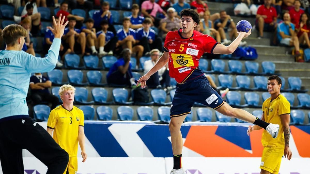Miguel Ángel Martín Duque arma el disparo en un partido con los Hispanos Juveniles.