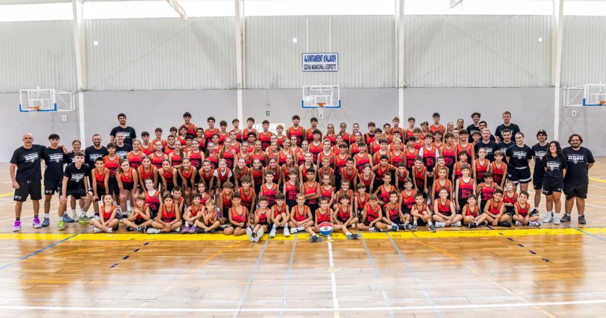 Más que baloncesto en el polideportivo de Alaior