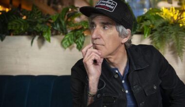 «La edad le da un tono más crepuscular a mis letras»