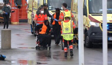 Un muerto y veinte heridos tras el naufragio de una patera en Portopetro