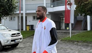Cyle Larin vive horas clave para su posible salida del Real Mallorca