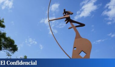 las colosales esculturas que 'vigilan' desde las alturas