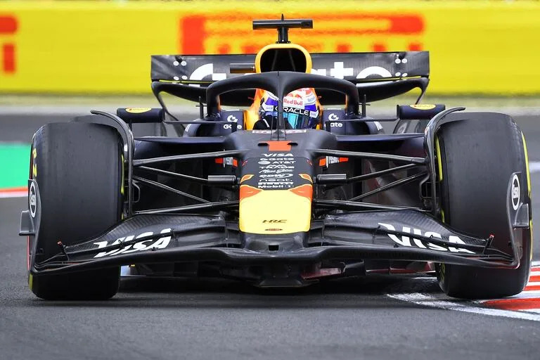 Max Verstappen conduce el RB21, un auto que le impide ser protagonista en el Mundial de Pilotos y que marcha cuarto entre los Constructores