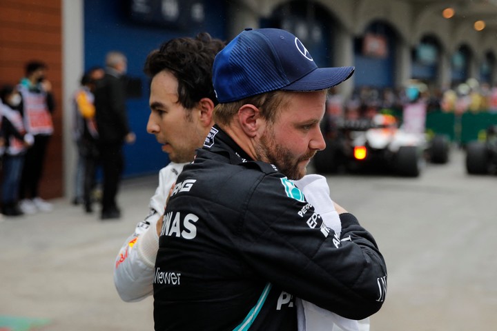 Checo Pérez podría compartir equipo con Valteri Bottas. (AFP)
