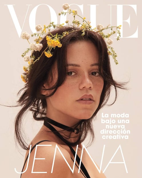 La actriz de Merlina luce un maquillaje natural en la edición de septiembre de Vogue México y Latinoamérica. Foto: Especial. Vogue México y Latinoamérica / Paola Kudacki