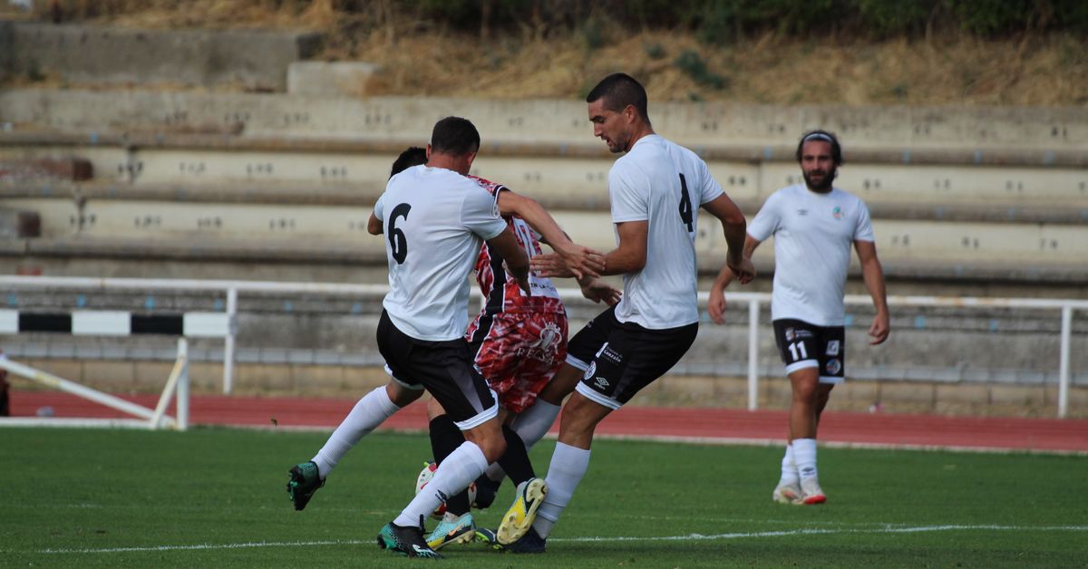 El Guijuelo logra el empate con el Salamanca CF UDS en los últimos minutos de su partido para la Copa RFEF