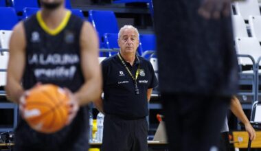 Txus Vidorreta dirige un entrenamiento de La Laguna Tenerife.