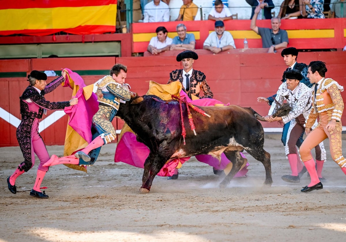 Tremenda cogida de Román en Requena