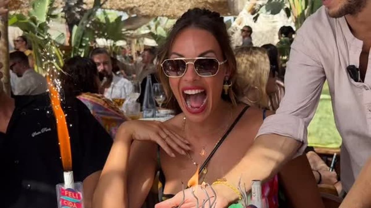 Jessica Bueno celebra su 35 cumpleaños con una sonada despedida, mientras Jota Peleteiro presume de amor en Sevilla