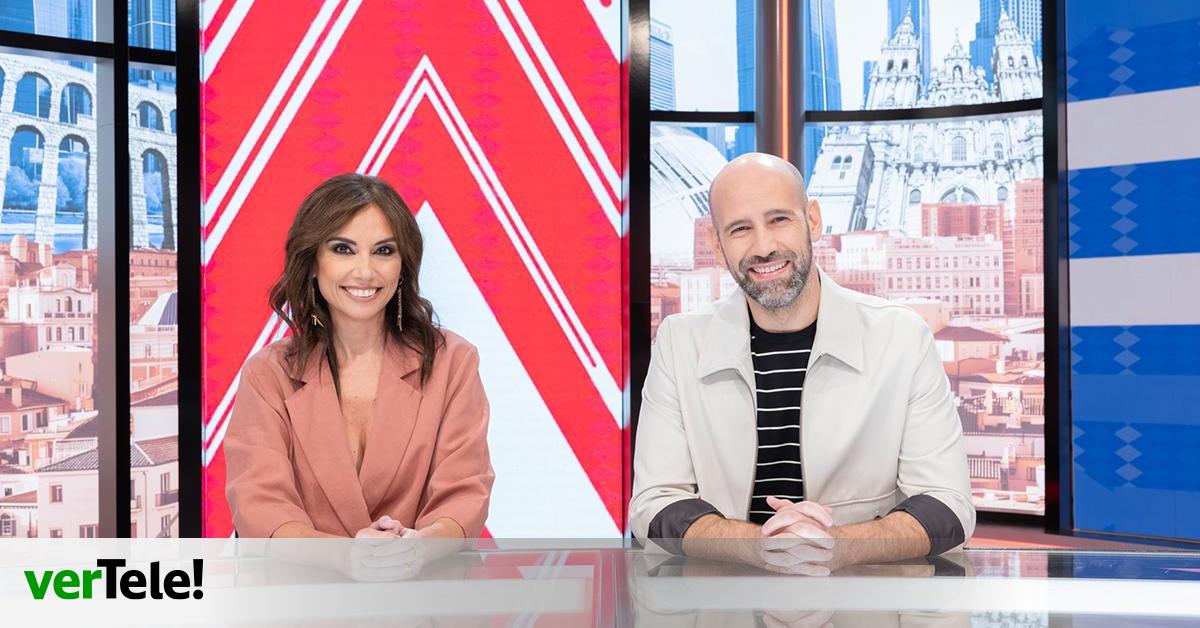RTVE lanza las primeras imágenes de Marta Flich y Gonzalo Miró en el plató de 'Directo al grano', que ya tiene logo