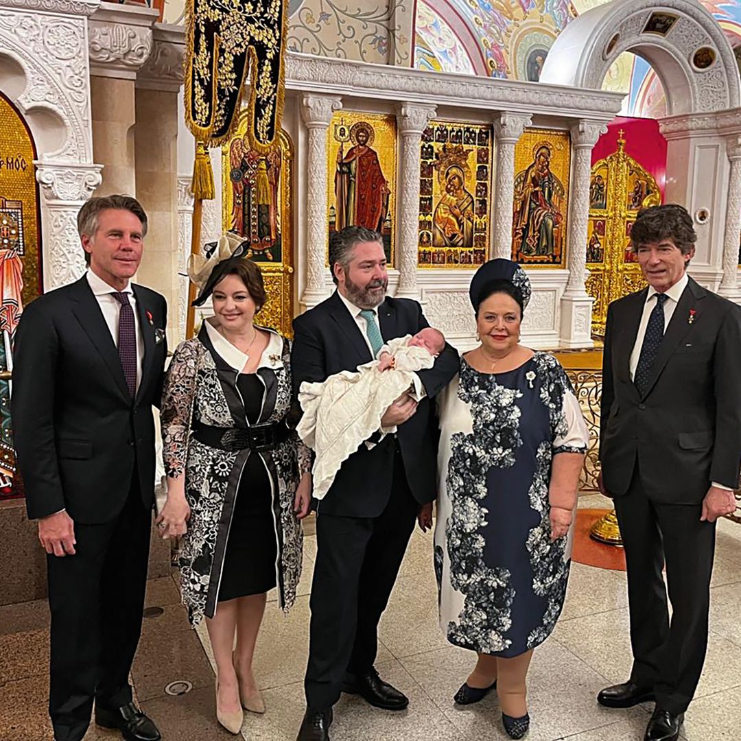 Jorge, su mujer y Kira Leónida, con la gran duquesa María Vladimirovna, Emanuele Filiberto y Maximiliano de Habsburgo