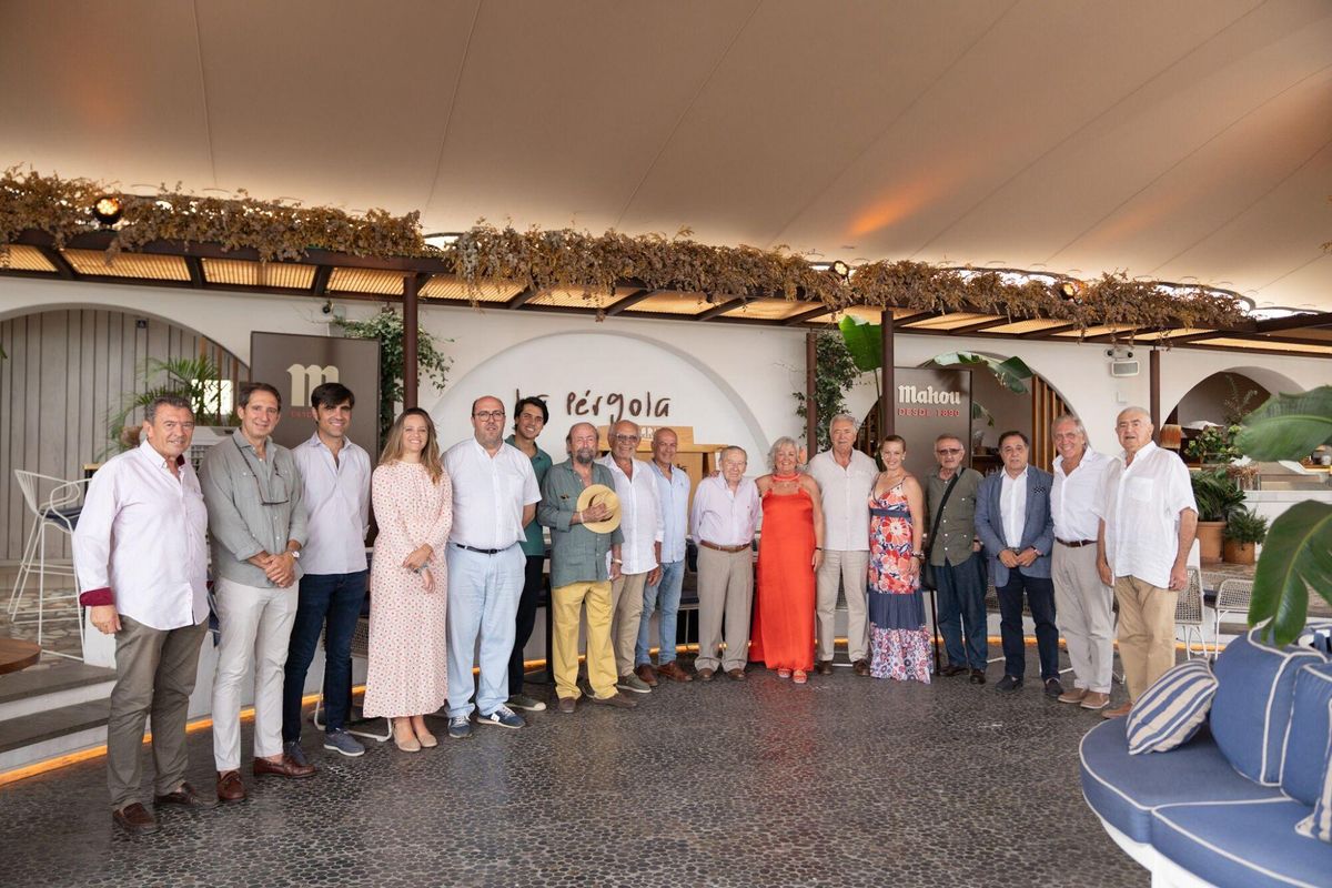 El jurado del Capote de Paseo de la edición de este año reunido para debatir el ganador de este galardón municipal.