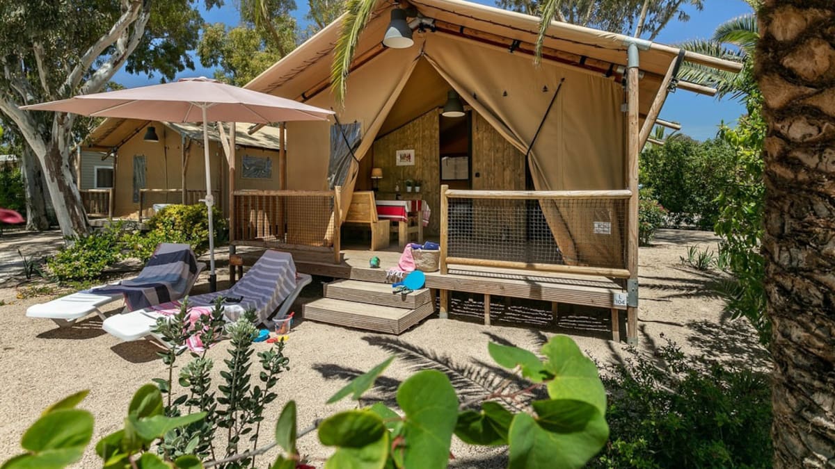 Tiny houses, tiendas con cocina y chalets de madera: así es un camping de cuatro estrellas en España | Cadena SER