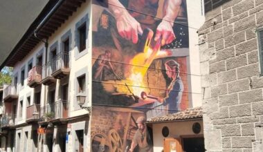 Street Art Cities se fija en el mural La Fragua de Artziniega