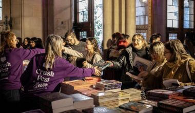 Los jóvenes están enganchados a la lectura, pero ¿qué leen?