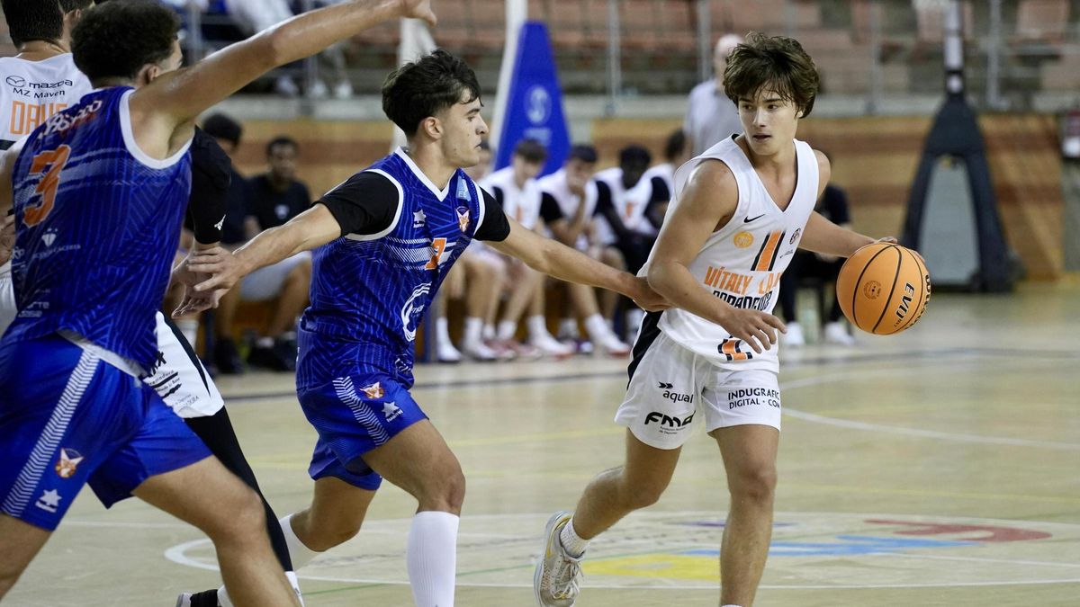 Imagen del partido entre BCB y Sagrado.