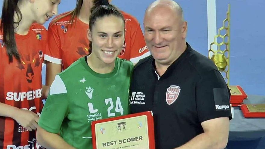 María O’Mullony ya luce su brazo con el MKS El-Volt Lublin