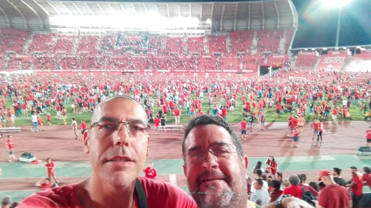Daniel, a la derecha, con Joan el dia del ascenso ante el Deportivo en 2019.