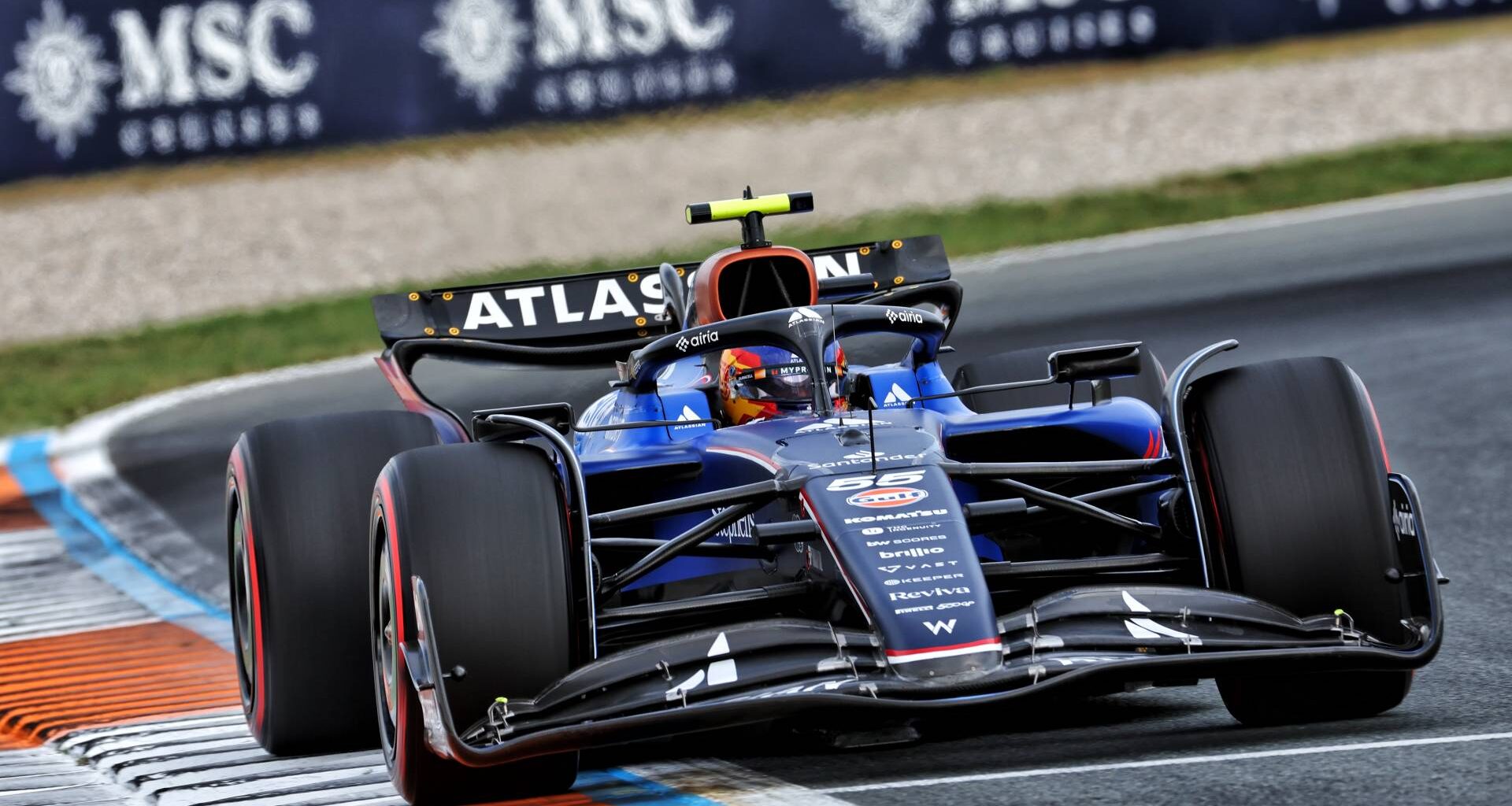 Los parones impiden a Carlos Sainz marcar una vuelta rápida en los Libres 2 de Zandvoort