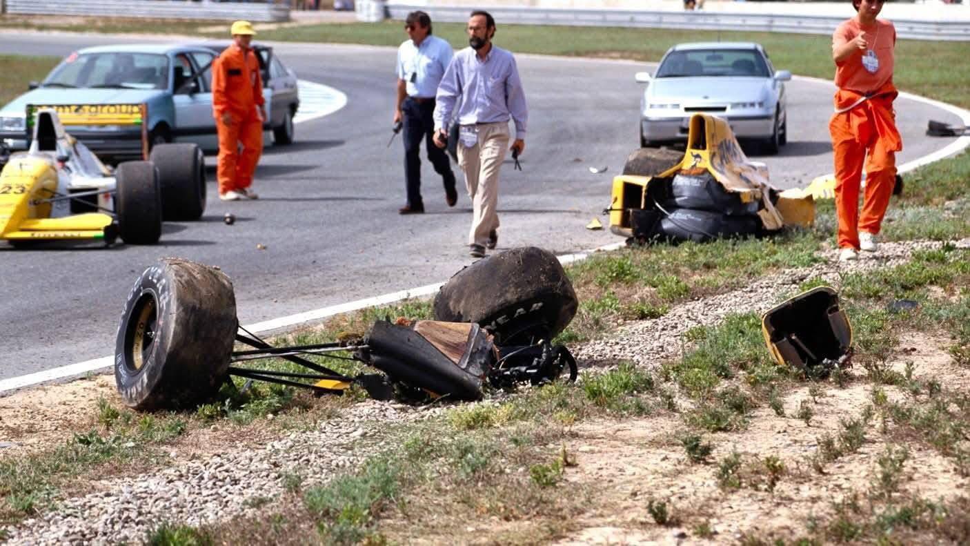 Puede ser una imagen de 4 personas y texto