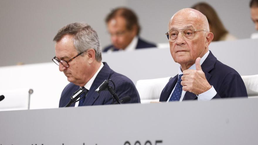 Los accionistas apoyan la estrategia del Sabadell y complican la opa del BBVA