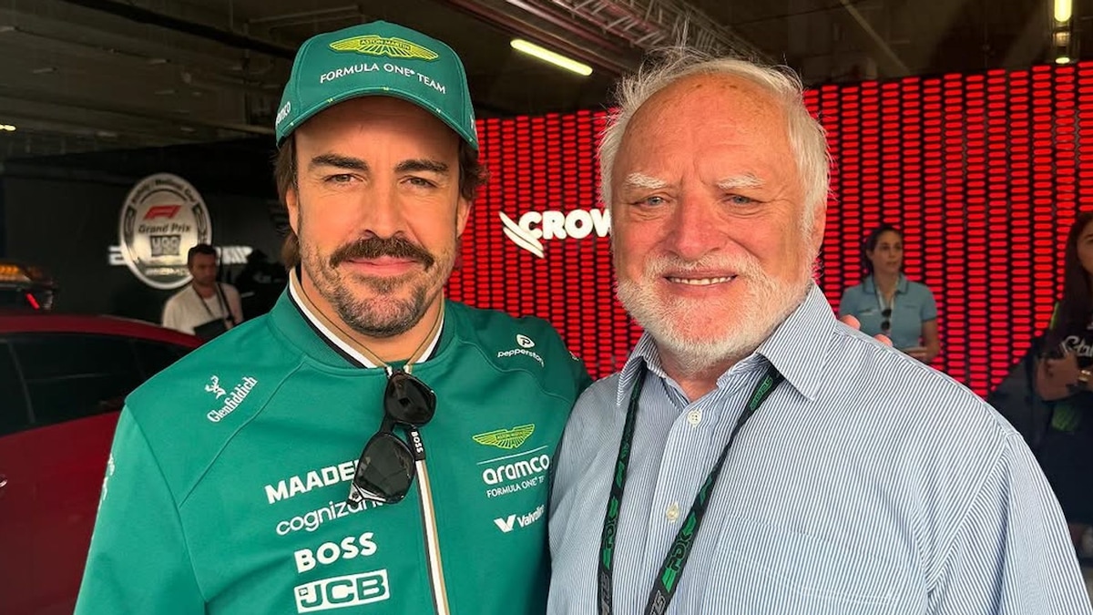 La foto de Fernando Alonso y el famoso 'señor del meme' que se ha hecho viral en el GP de Hungría