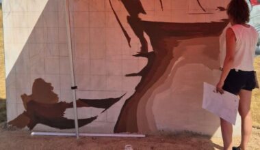 Varios momentos de la preparación del Museo de Arte Mural al Aire Libre de la «Raya» de España y Portugal, en la que cinco nuevos autores procedentes de Milán, Cantabria, León, Burgos y Aliste agregan sus obras.