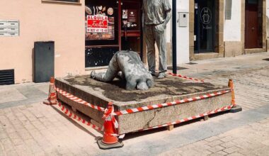 Morán avisa del riesgo de mover su escultura en Plasencia debido a una fractura.