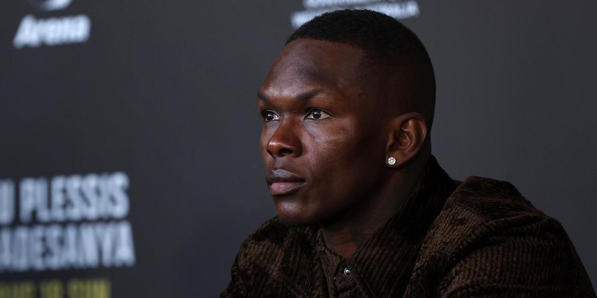Israel Adesanya anuncia su regreso a la UFC con dos posibles 'mega peleas'