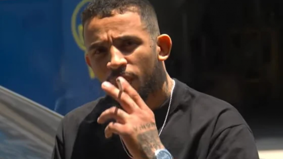 Prates sigue con sus problemas con el tabaco: "Es difícil fumar menos"