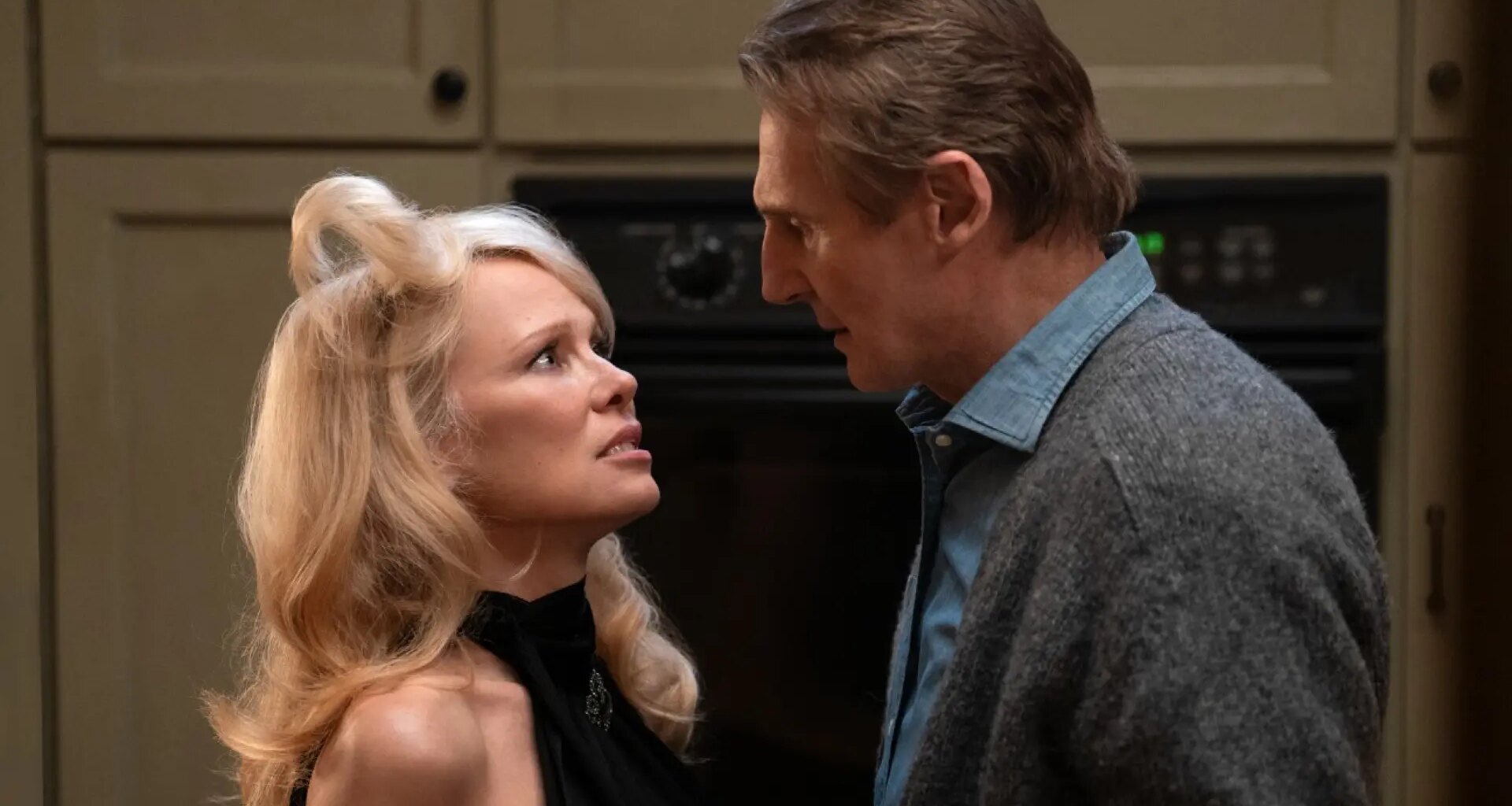 ¿Cómo encaja la 'Agárralo como puedas' de Liam Neeson en la línea cronológica de la mítica saga de Leslie Nielsen?