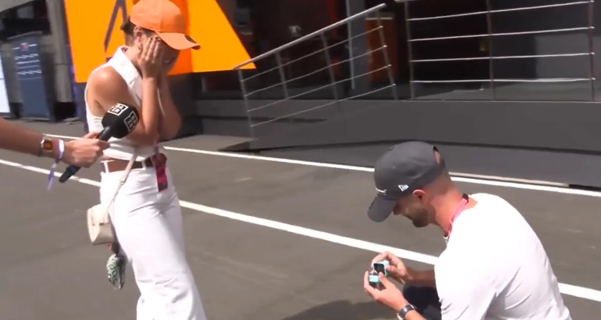 La emotiva pedida de mano en directo en medio del GP de Hungría de F1