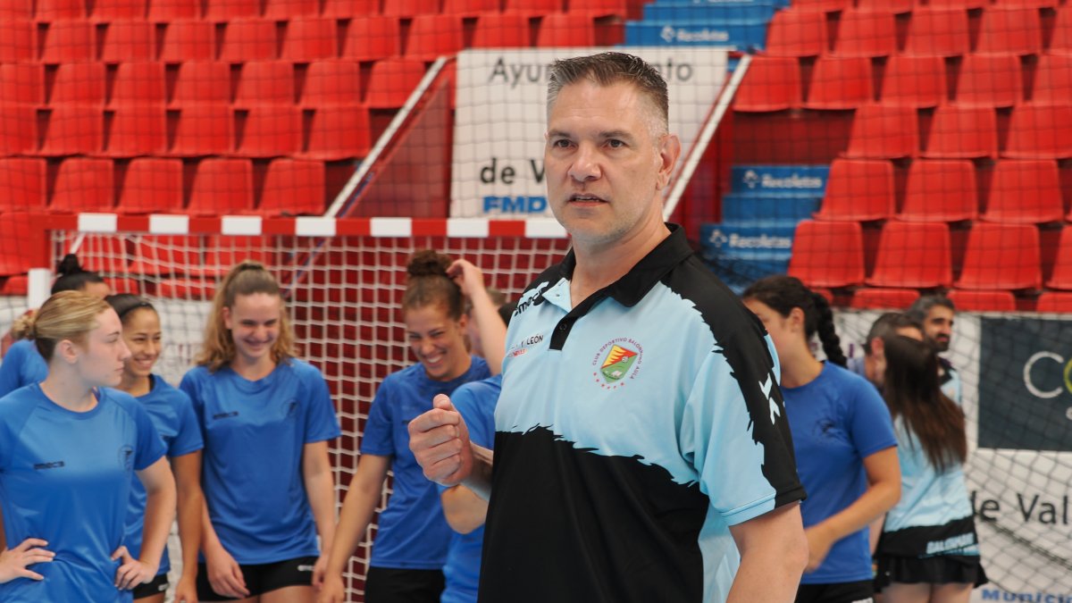 Salva Puig, al frente del Balonmano Aula Cultural.