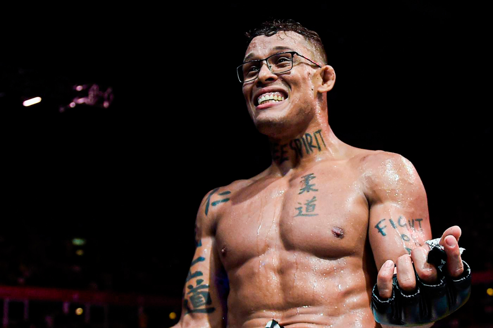 Caio Borralho celebrando una victoria en la UFC.